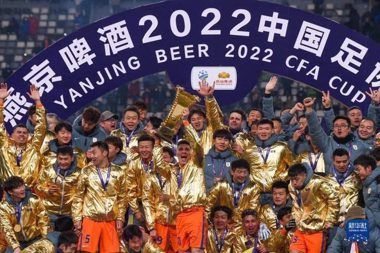 2022足协杯山东泰山创造历史三连冠 全民足球带来春天讯息 2022足协杯山东泰山创造历史三连冠 全民足球带来春天讯息